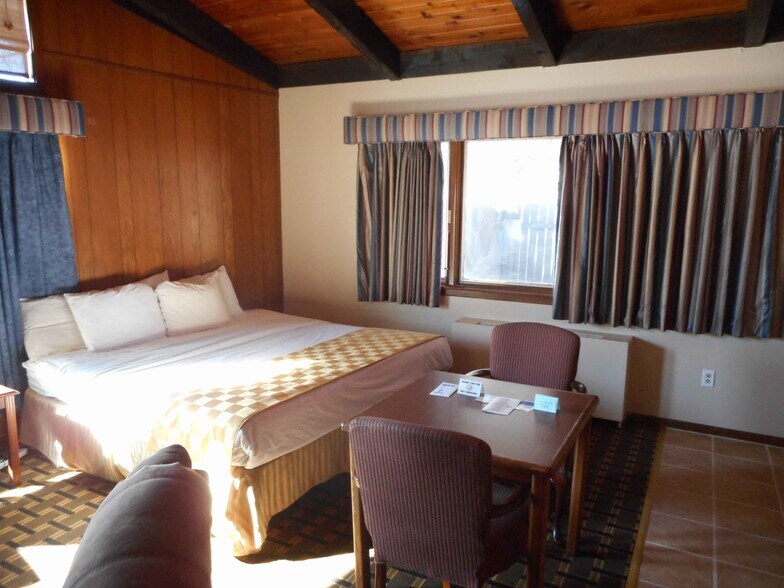 More Photos Of 325 Fire Monument Rd, Hinckley Hotel For Sale