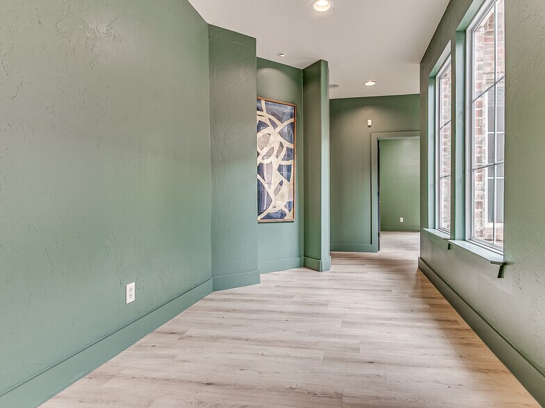 More Photos Of 1725 W 33rd St, Edmond Office For Sale