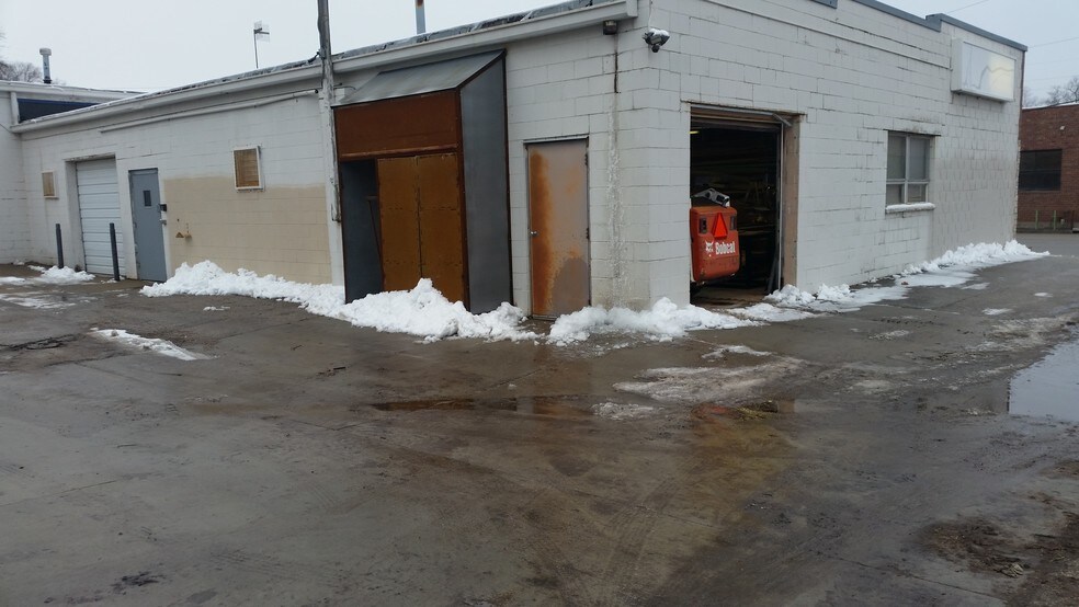 More Photos Of 1221-1225 S Saddle Creek Rd, Omaha Freestanding For Lease