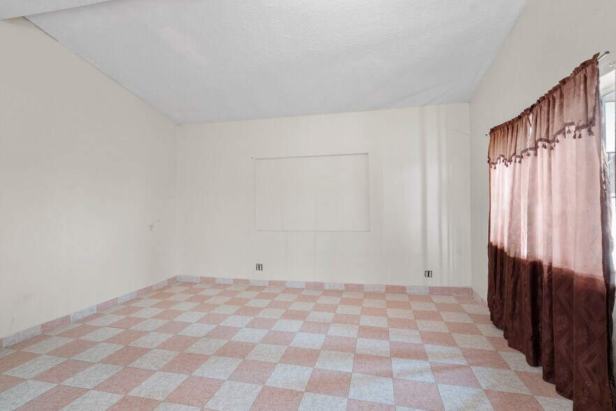 More Photos Of , El Paso Office For Sale