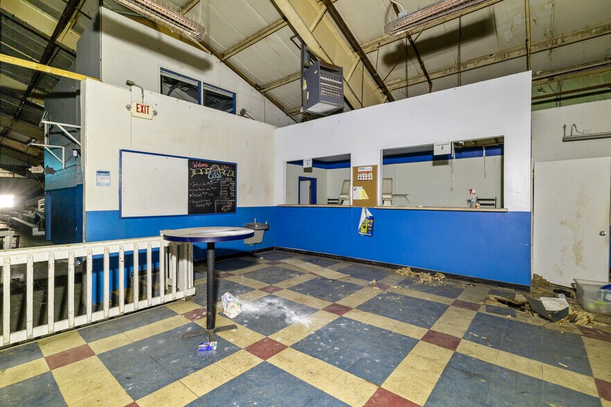 More Photos Of 5105 N Lindbergh Blvd, Florissant Sports And Entertainment For Sale