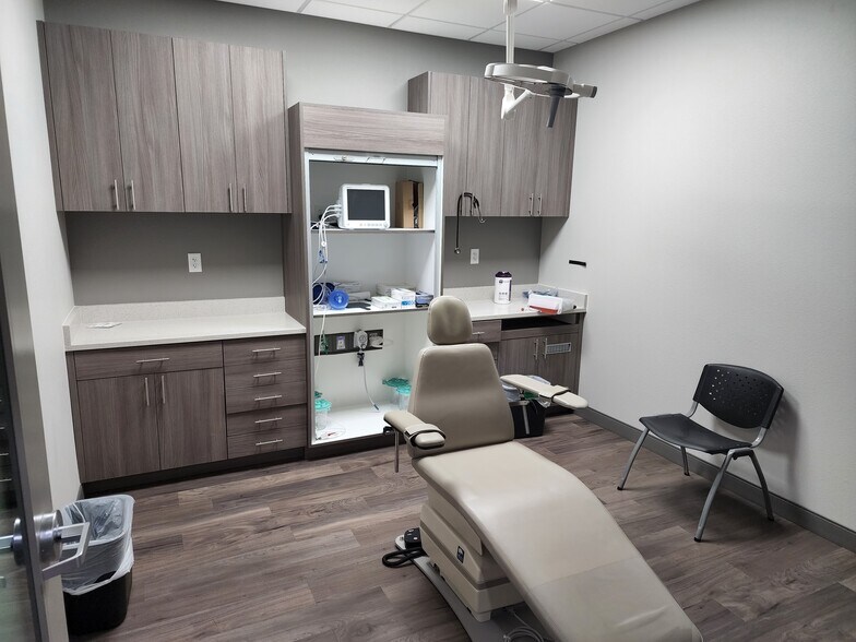 More Photos Of 1600 W Sunset Rd, Henderson Medical For Lease