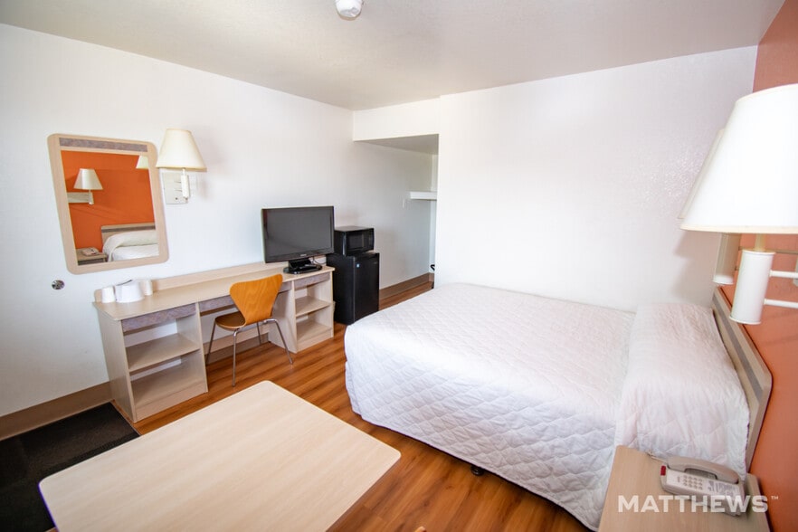 More Photos Of 325 SE Nye Ave, Pendleton Hotel For Sale