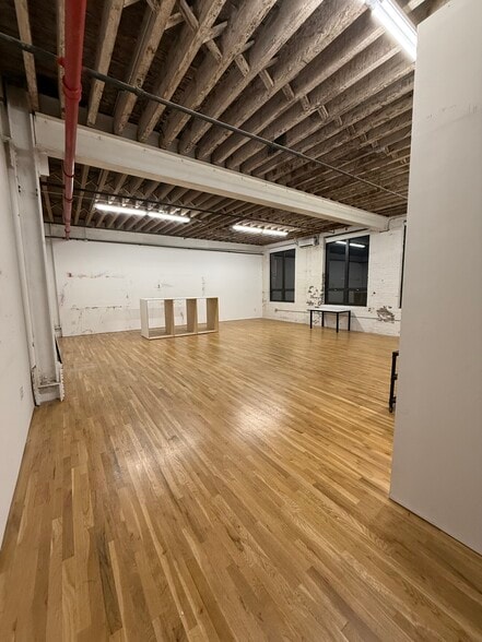 More Photos Of 349-359 Scholes St, Brooklyn Warehouse For Lease