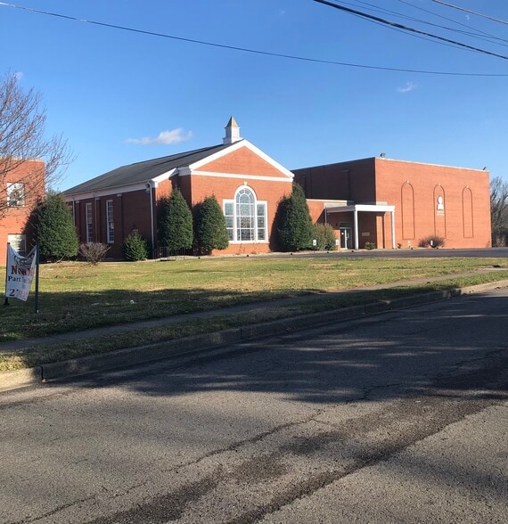 More Photos Of 401 W Poplar St, Elizabethtown Religious Facility For Sale