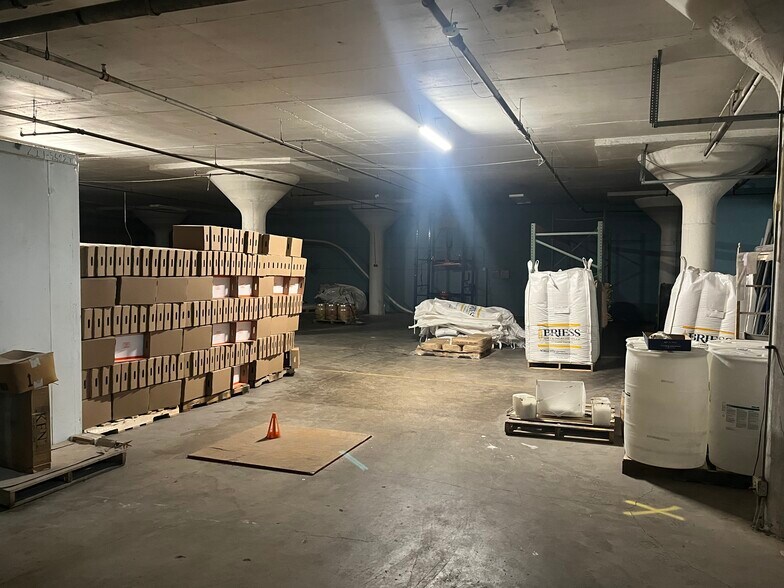 More Photos Of 5417 Oakley Ave, Hammond Warehouse For Sale