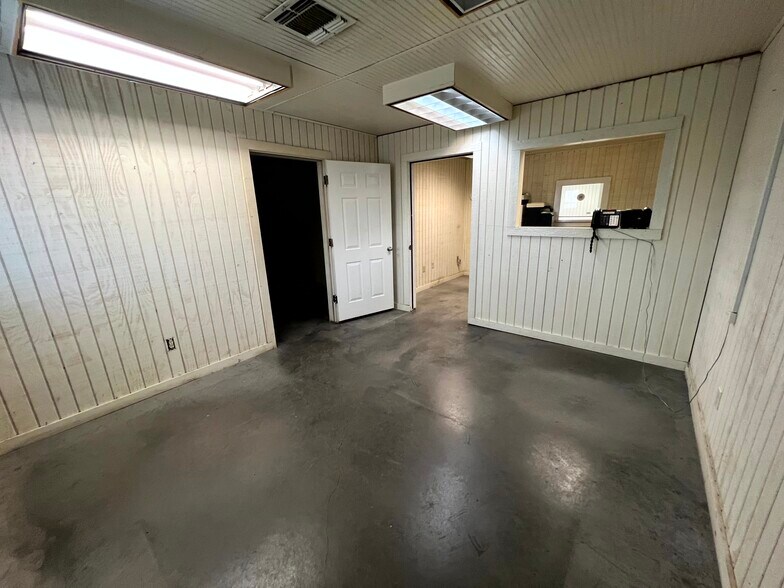 More Photos Of 744 FM 609, La Grange Service For Lease