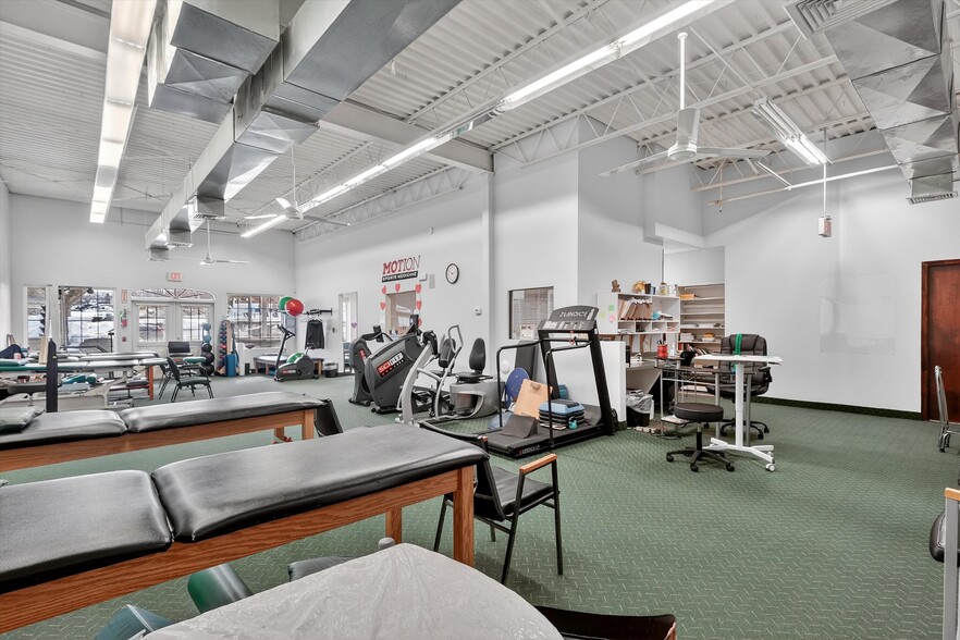 More Photos Of 24-26 Liberty Square Mall, Stony Point Office For Sale