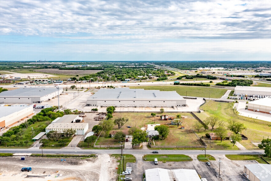 More Photos Of 1228 Cornerway Blvd, San Antonio Warehouse For Lease