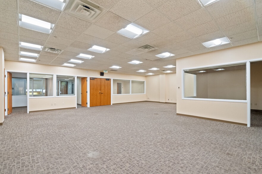 More Photos Of 1015 Michigan Ave, Logansport Flex For Sale