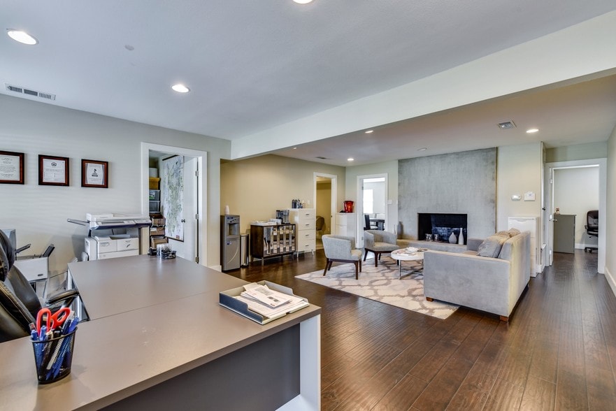 More Photos Of 2111 W Slaughter Ln, Austin Office For Lease