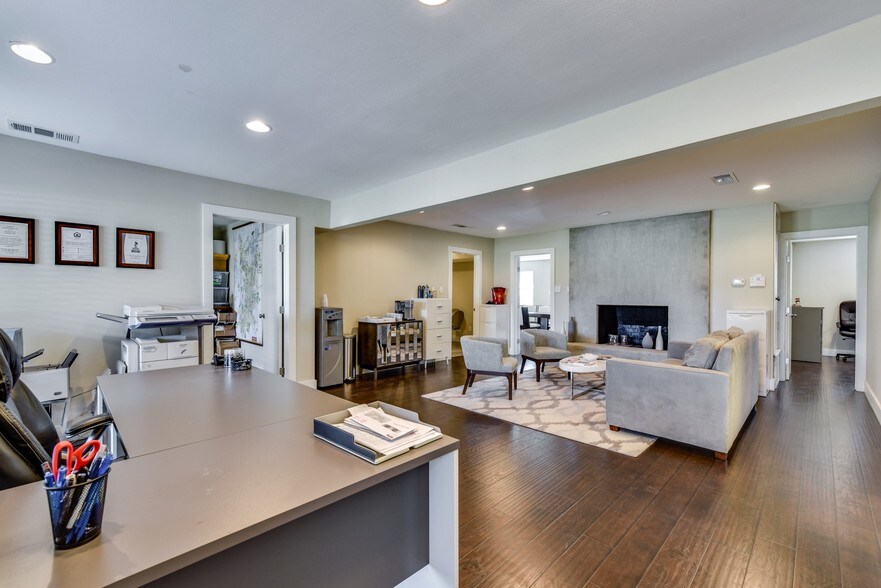 More Photos Of 2111 W Slaughter Ln, Austin Office For Sale