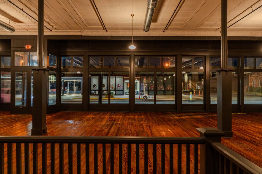 More Photos Of 119 W San Antonio St, Lockhart Storefront Retail Office For Lease