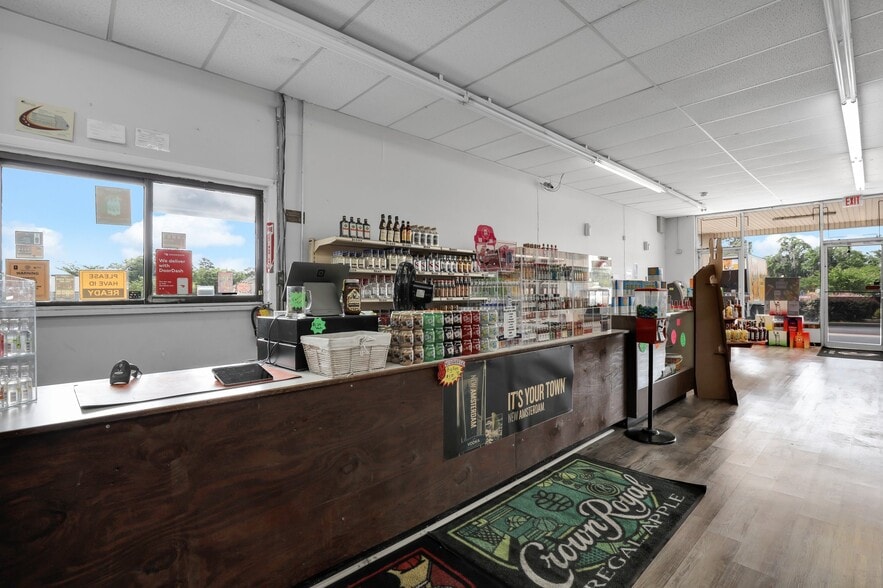 More Photos Of 105-149 W Hendry St, Hinesville Storefront For Lease