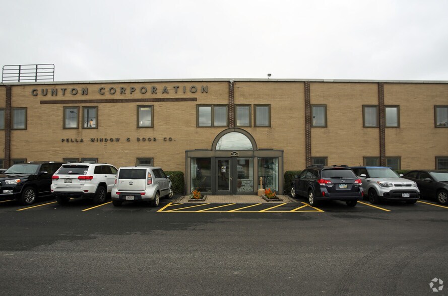 Primary Photo Of 26150 Richmond Rd, Cleveland Warehouse For Lease