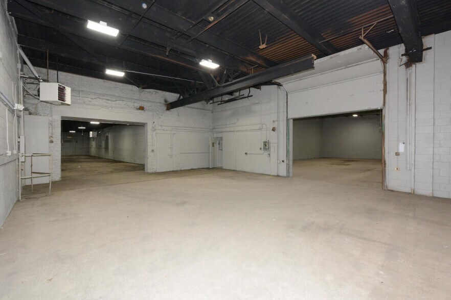 More Photos Of 3258 W Fond Du Lac Ave, Milwaukee Manufacturing For Lease