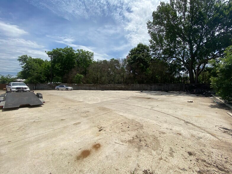 More Photos Of 6716 K Ave, Plano Office For Sale