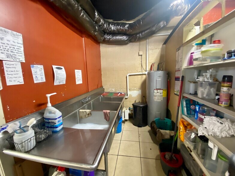 More Photos Of 6199 39th St, Groves Office For Sale