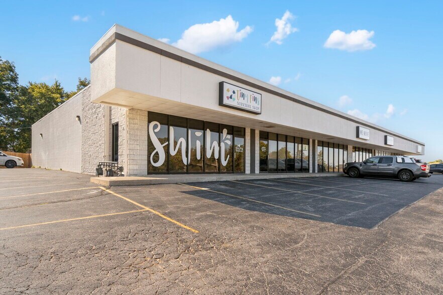 More Photos Of 1875 N State Highway CC, Nixa General Retail For Lease