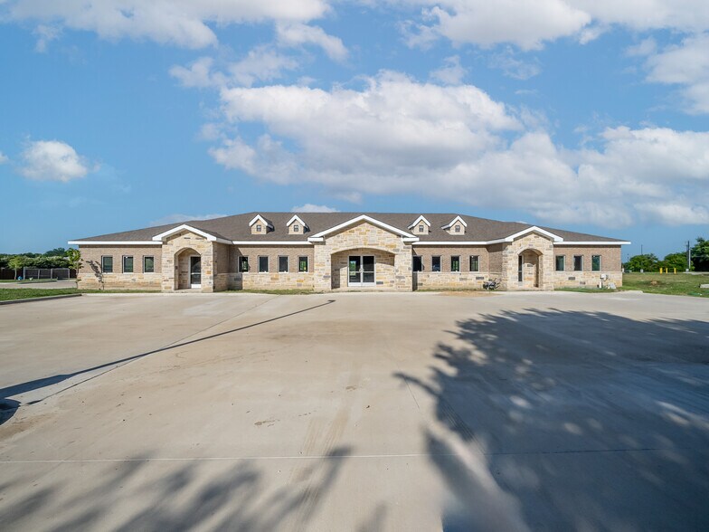 More Photos Of 2821 Jessica Ln, Lucas Office For Sale