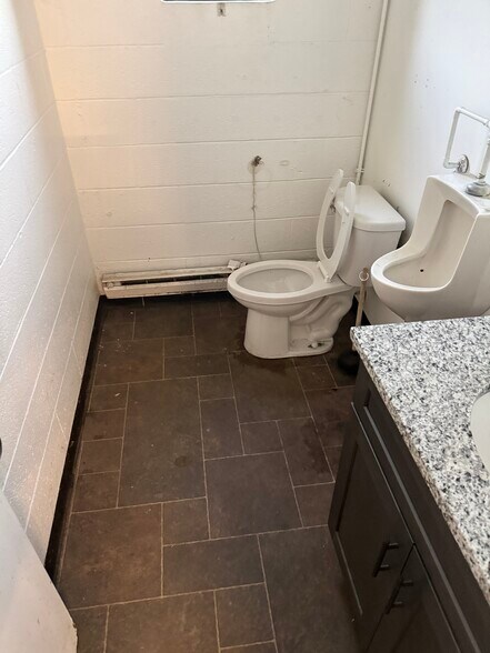 More Photos Of 630 Trindale Rd, Trinity Warehouse For Lease