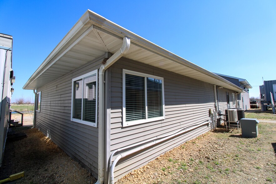 More Photos Of 5640 44th Ave S, Clinton Industrial For Sale