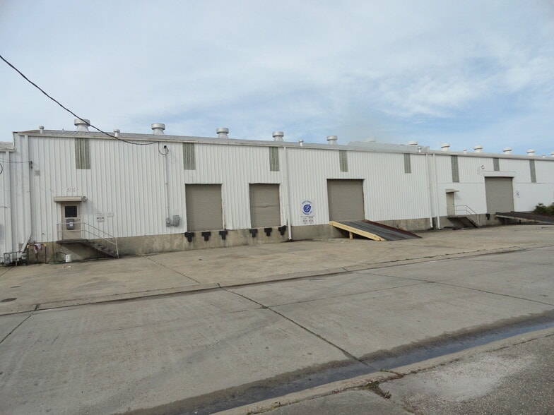 More Photos Of 4753 River Rd, New Orleans Warehouse For Lease