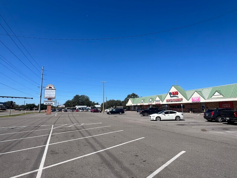 More Photos Of 3402 W Baker St, Plant City Supermarket For Sale