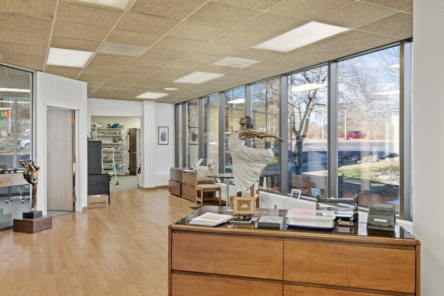 More Photos Of 1989-1999 E Stone Dr, Kingsport Office For Sale