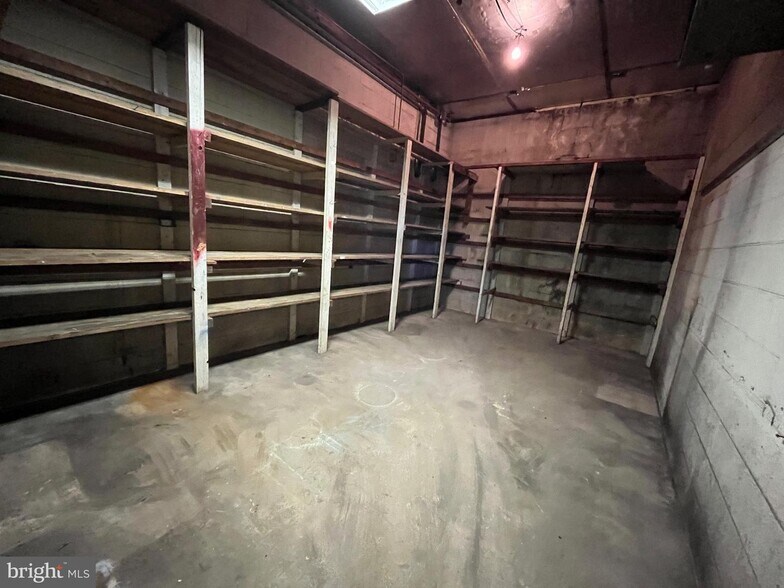 More Photos Of 407 S West Blvd, Landisville Warehouse For Lease