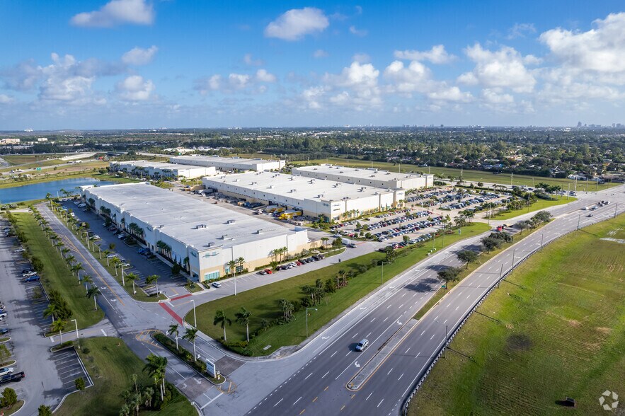 More Photos Of 6729 Belvedere Rd, West Palm Beach Distribution For Lease