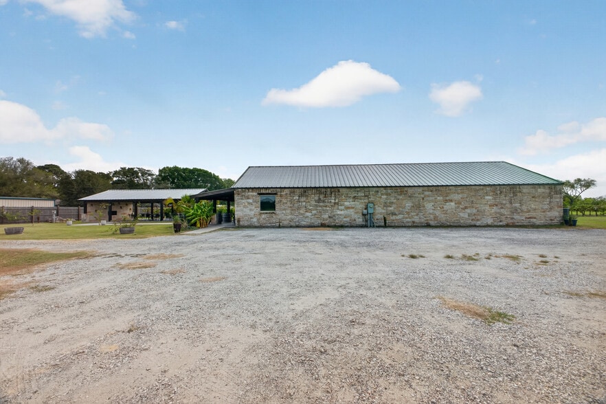 More Photos Of 14773 Coon Rd, Winnie Storefront Retail Residential For Sale