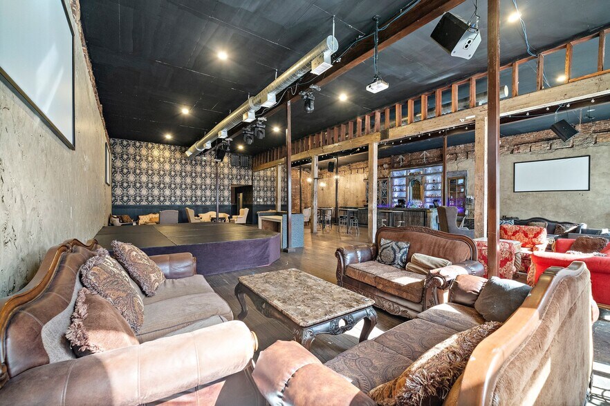 More Photos Of 809 Congress St, Houston Restaurant For Sale