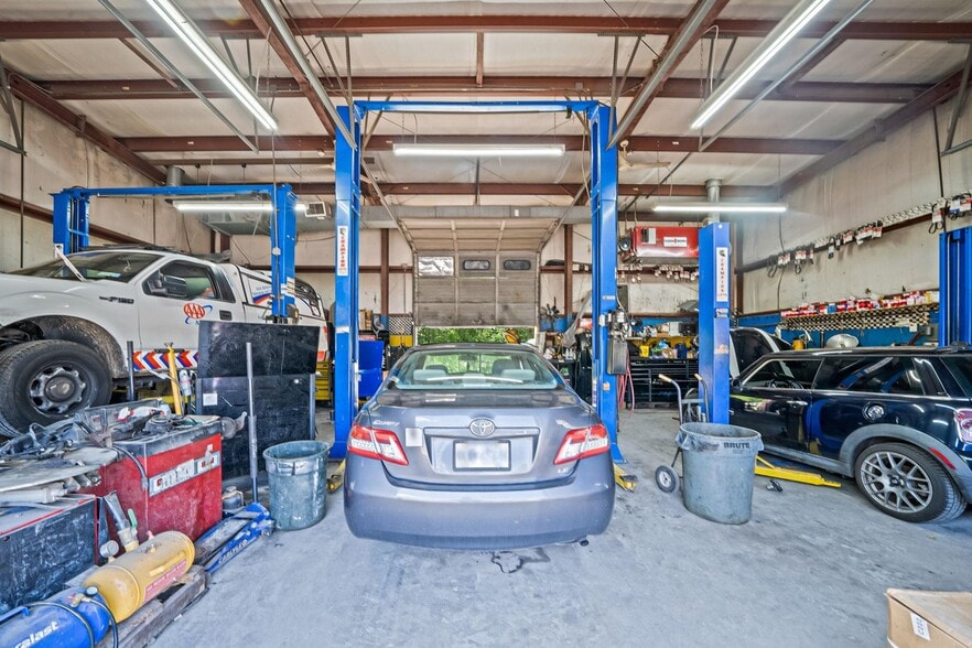 More Photos Of 18 Havenwood Dr, Shirley Auto Repair For Sale