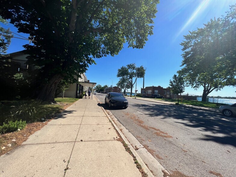 More Photos Of 256 S Water St, Marine City Storefront Retail Residential For Lease