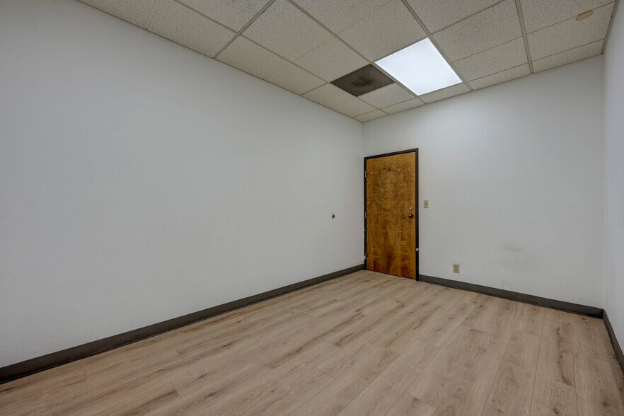 More Photos Of 575-585 Reactor Way, Reno Distribution For Lease