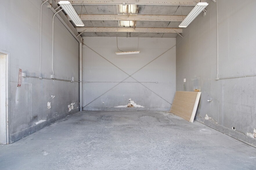 More Photos Of 1649 Carnegie St, Turlock Warehouse For Lease