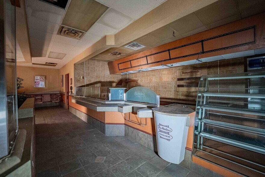More Photos Of 1181 Notre Dame Av, Sudbury Restaurant For Lease