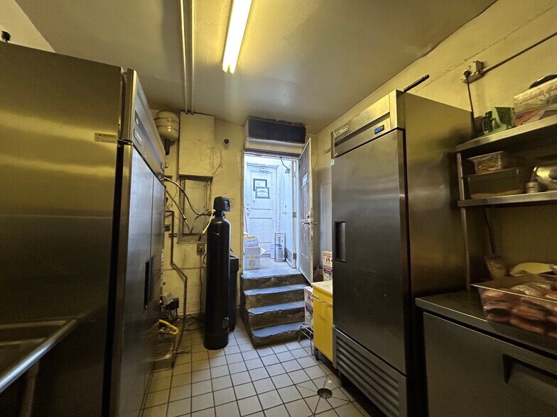 More Photos Of 7455 Melrose Ave, Los Angeles Restaurant For Lease