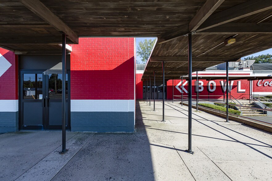 More Photos Of 600 S Colony Rd, Wallingford Bowling Alley For Sale