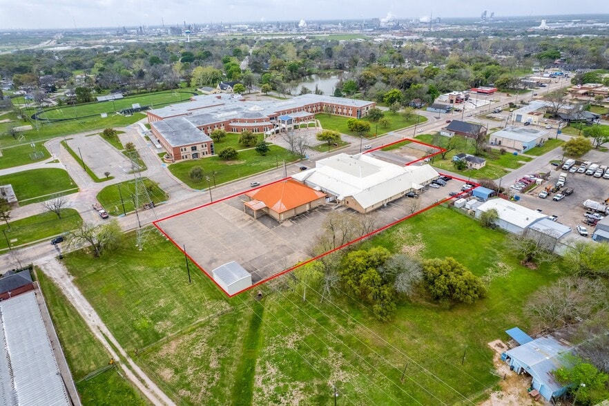 More Photos Of 406 E Main St, Clute Religious Facility For Sale