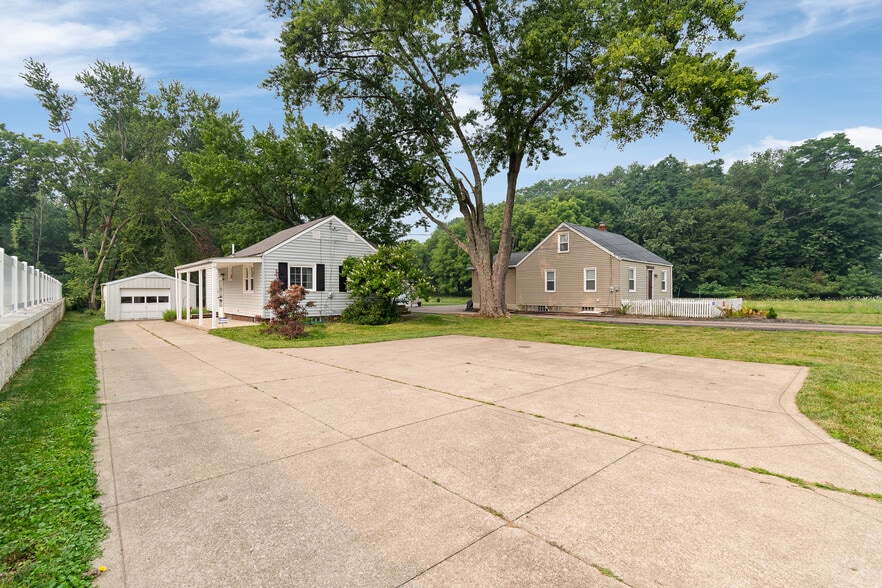 More Photos Of 608 Applegrove St NW, North Canton Office For Sale