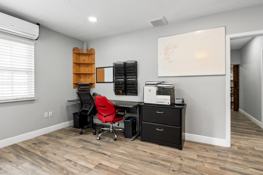 More Photos Of 5424 Edgewater Dr, Orlando Flex For Lease