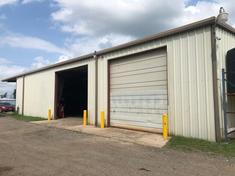 More Photos Of 11595 US Highway 181, San Antonio Service For Lease