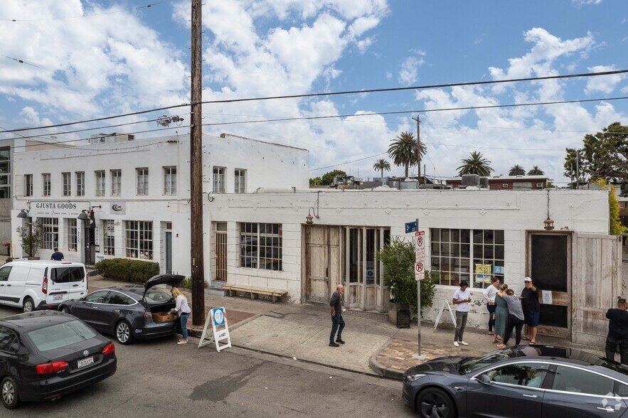 Primary Photo Of 320-324 Sunset Ave, Venice General Retail For Lease