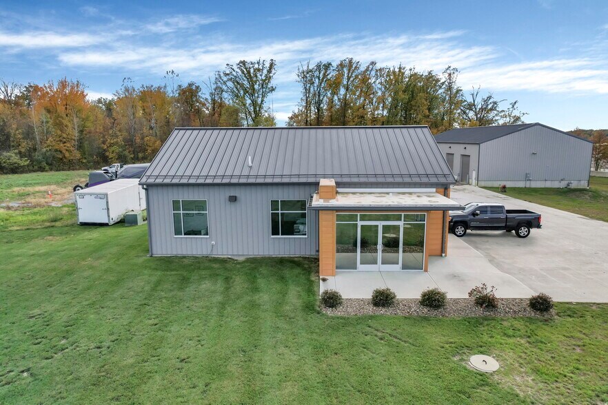 More Photos Of 10095 Tollgate Rd, Pataskala Warehouse For Lease