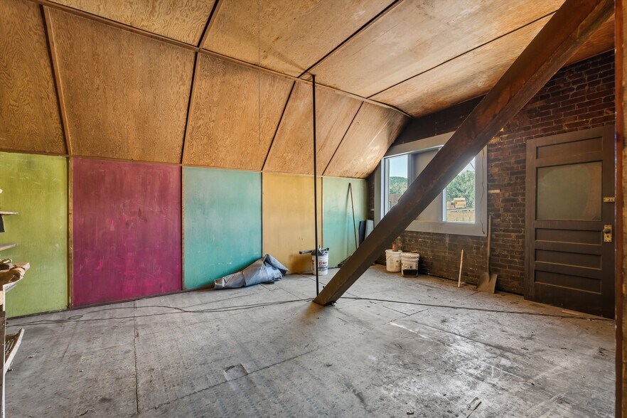 More Photos Of 201 N 2nd St, Raton Auto Repair For Sale