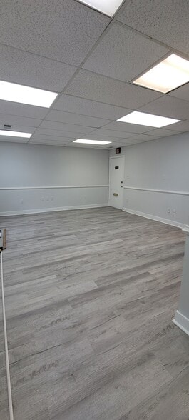 More Photos Of 8990-9002 Fern Park Dr, Burke Medical For Sale