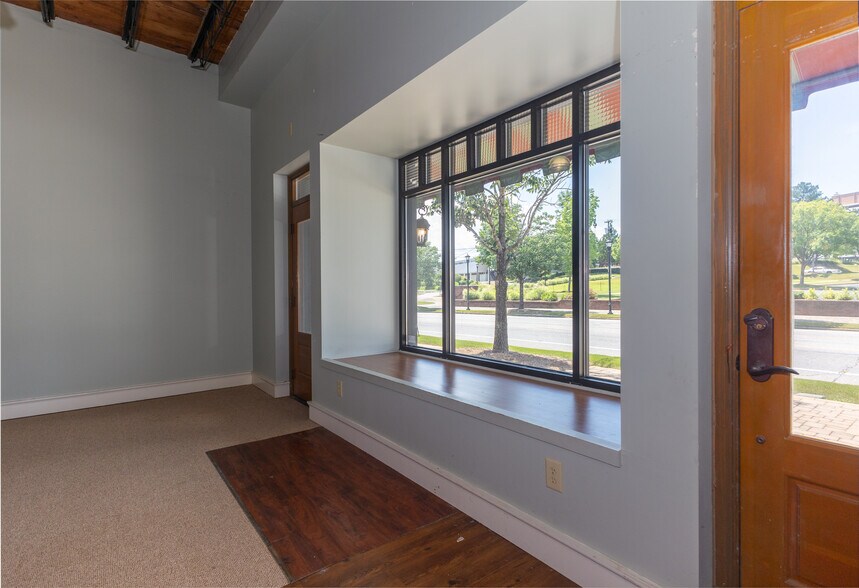 More Photos Of 1358 13th St, Columbus Storefront Retail Office For Lease