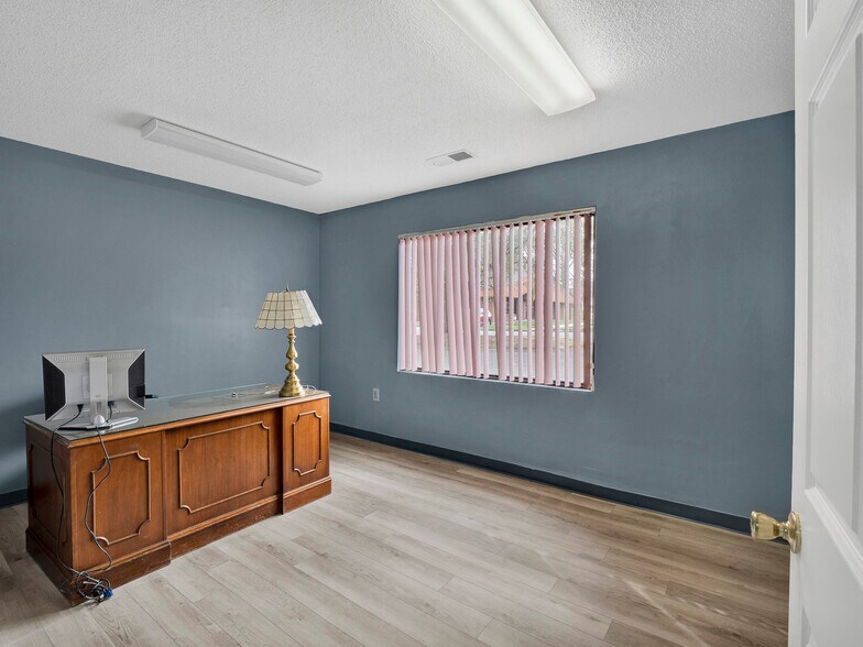 More Photos Of 1424 E Franklin St, Monroe Medical For Sale